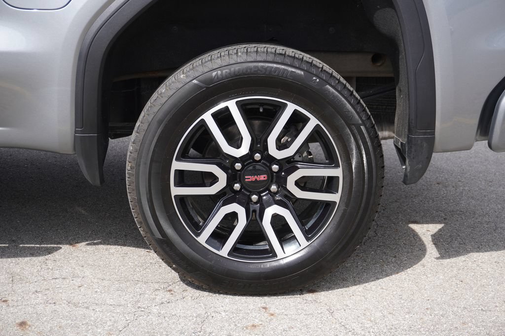Used 2024 GMC Sierra 1500 AT4 w/ Technology Package AWD/4WD image 11