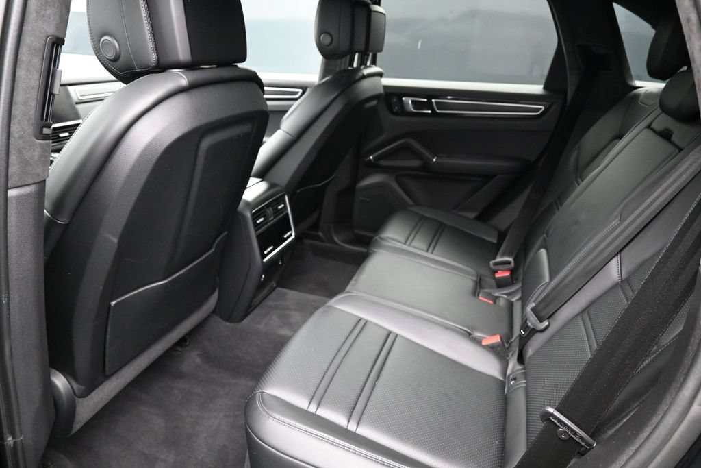 Used 2023 Porsche Cayenne GTS AWD/4WD image 17