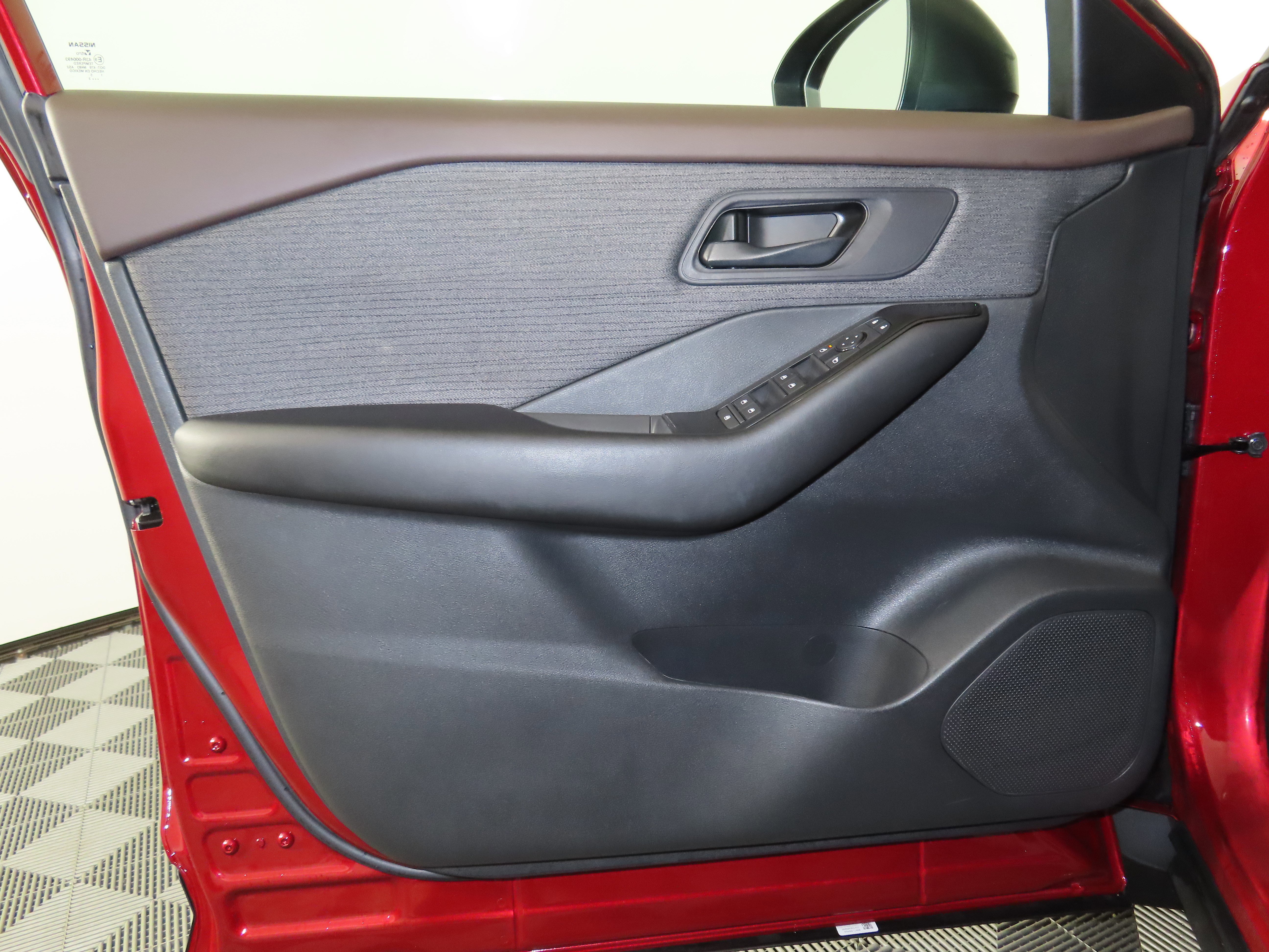 Certified 2023 Nissan Rogue S image 38