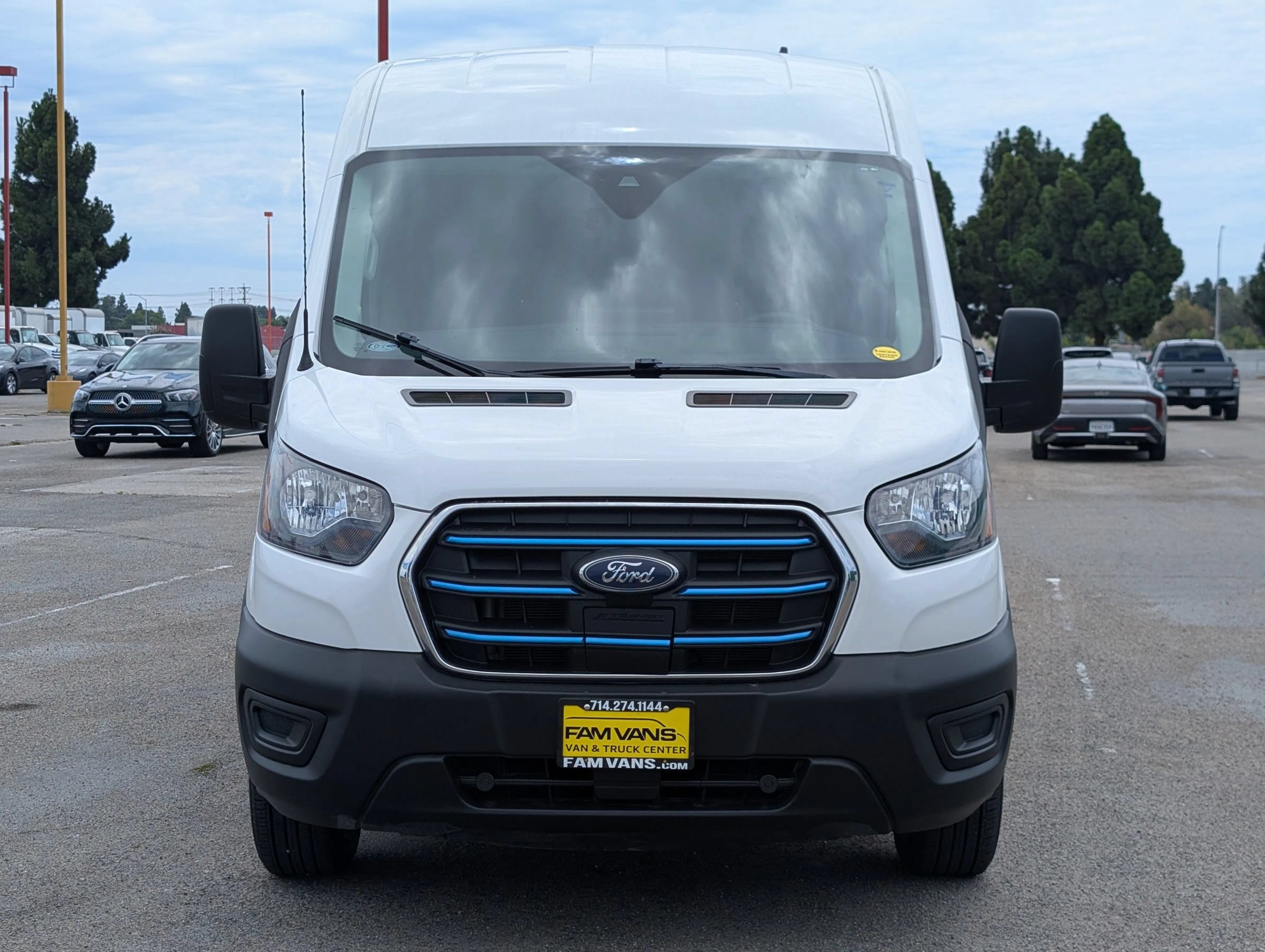 Used 2023 Ford E-Transit Medium Roof RWD image 2
