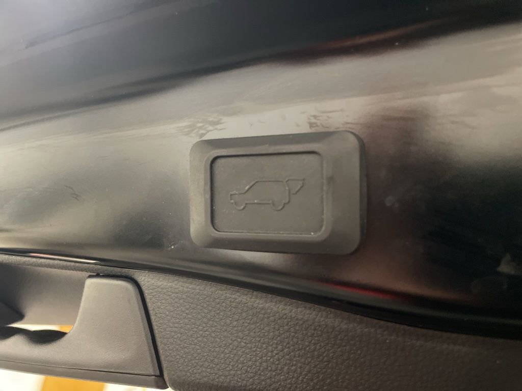 Used 2022 Toyota RAV4 SE w/ Convenience Package image 14