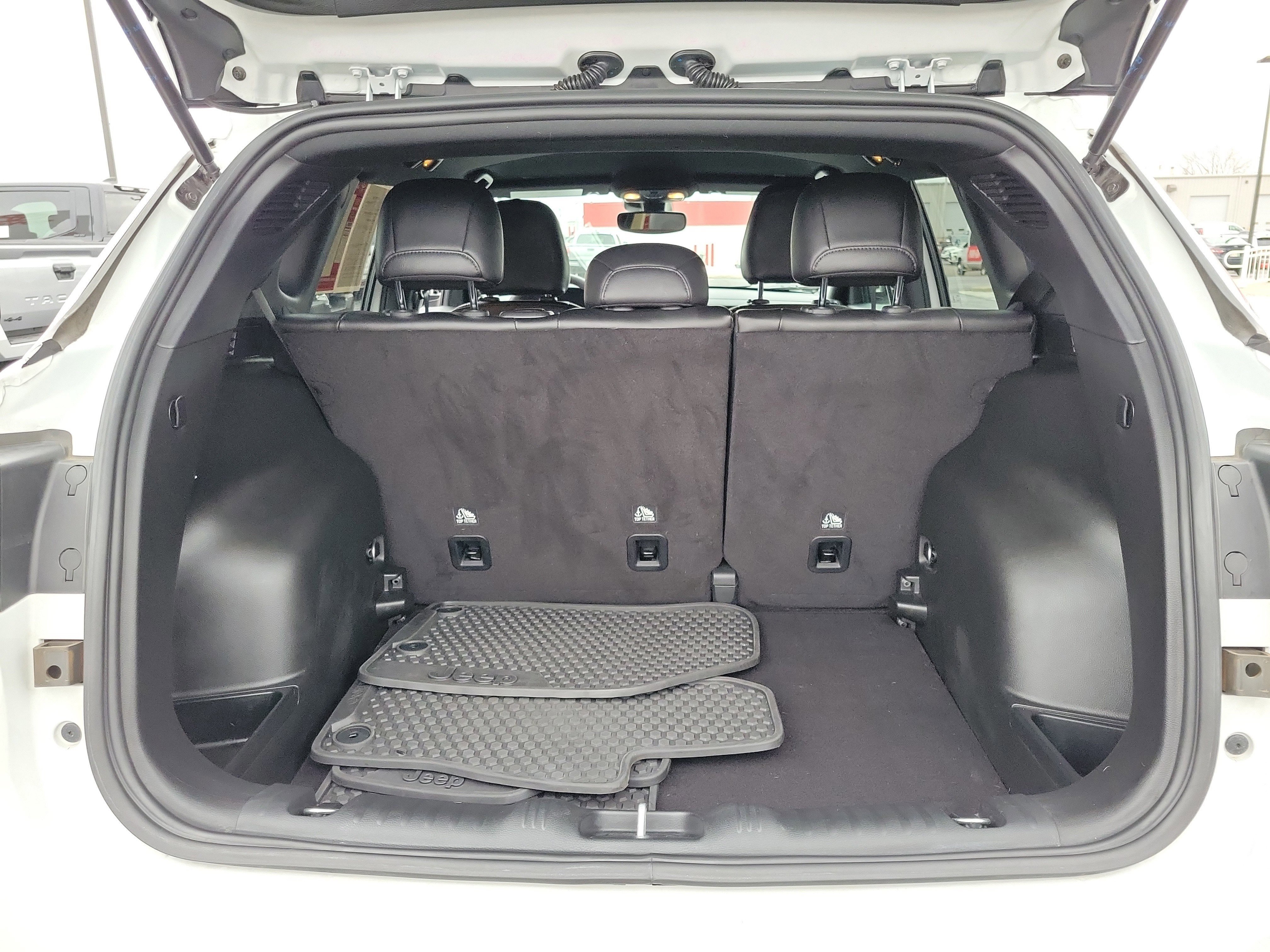 Used 2023 Jeep Compass Latitude image 8