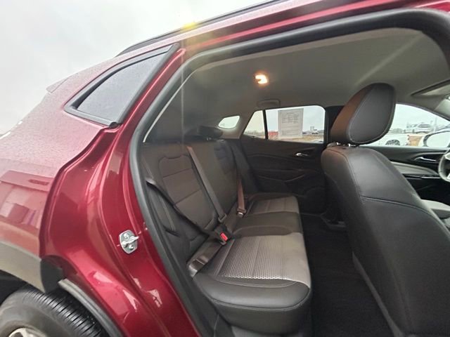 Used 2025 Chevrolet Trax LT w/ LT Convenience Package image 16