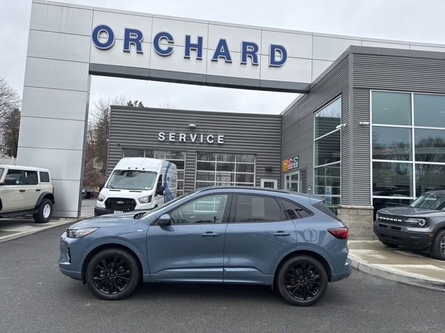 Used 2023 Ford Escape ST-Line Elite w/ Premium Technology Package AWD/4WD image 2