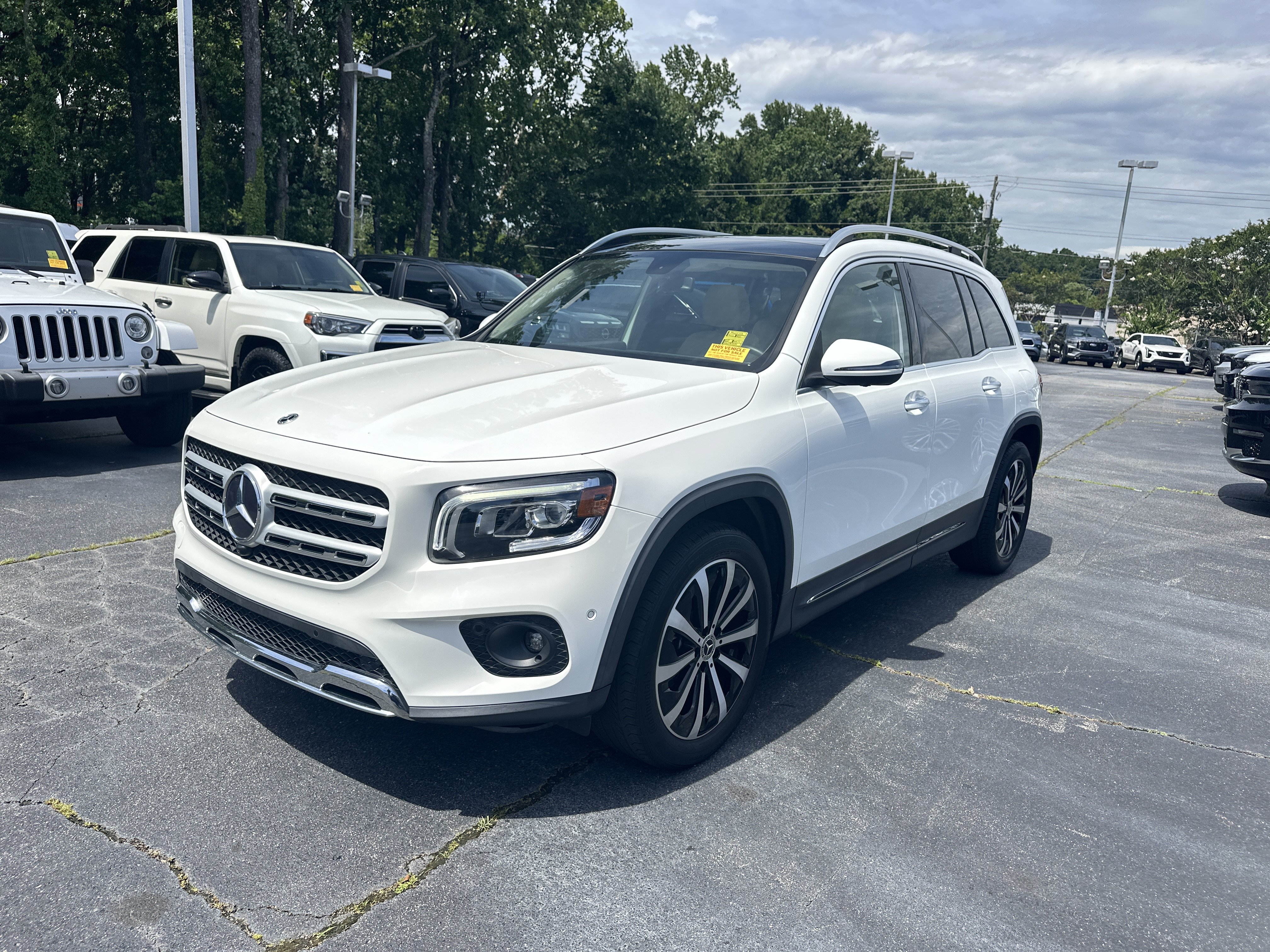 Used 2022 Mercedes-Benz GLB 250 4MATIC image 5