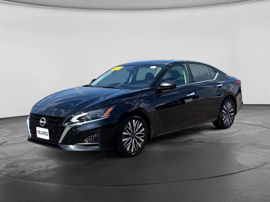 Used 2025 Nissan Altima 2.5 SV FWD image 4