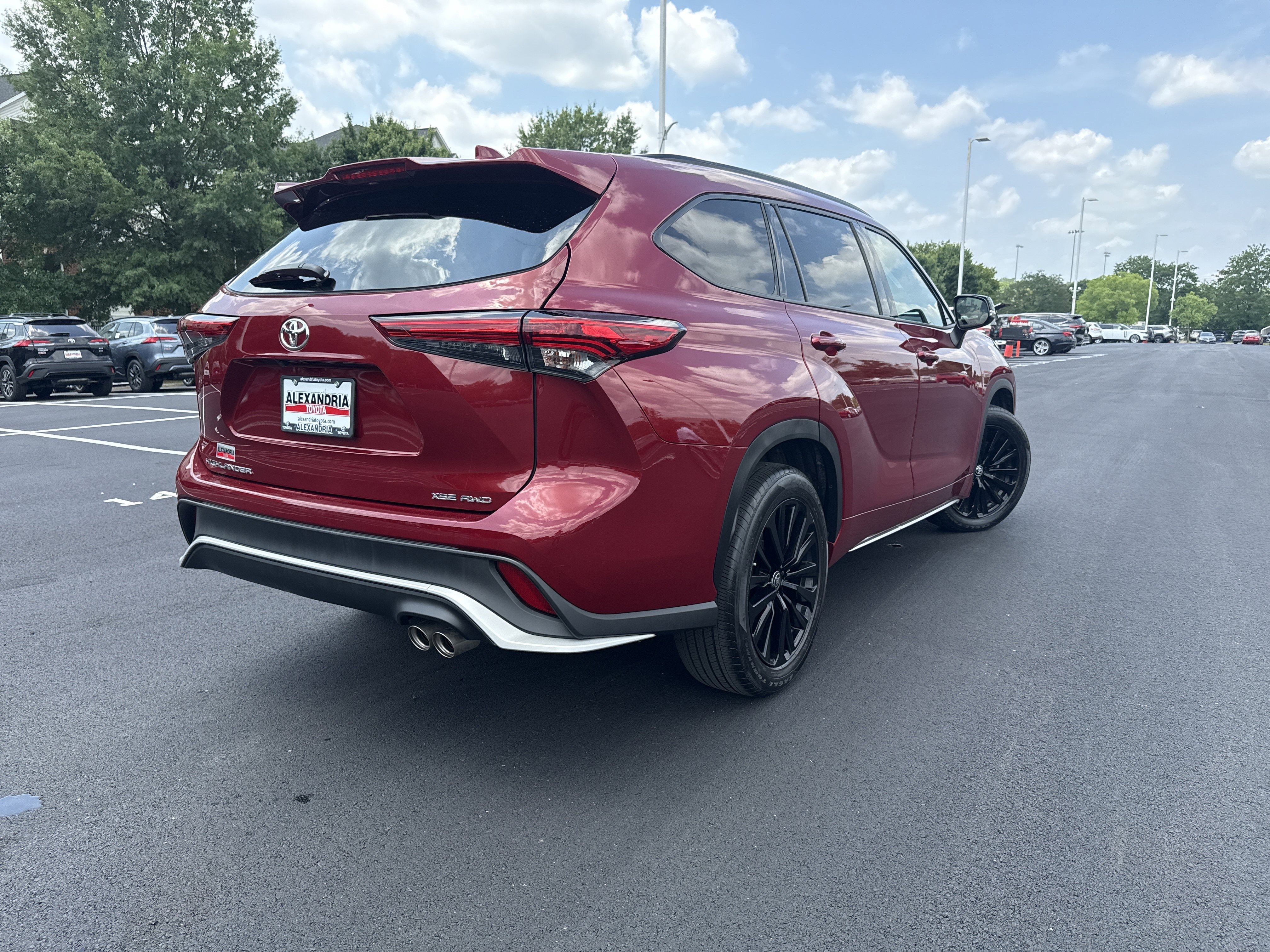 Used 2023 Toyota Highlander XSE AWD/4WD image 6