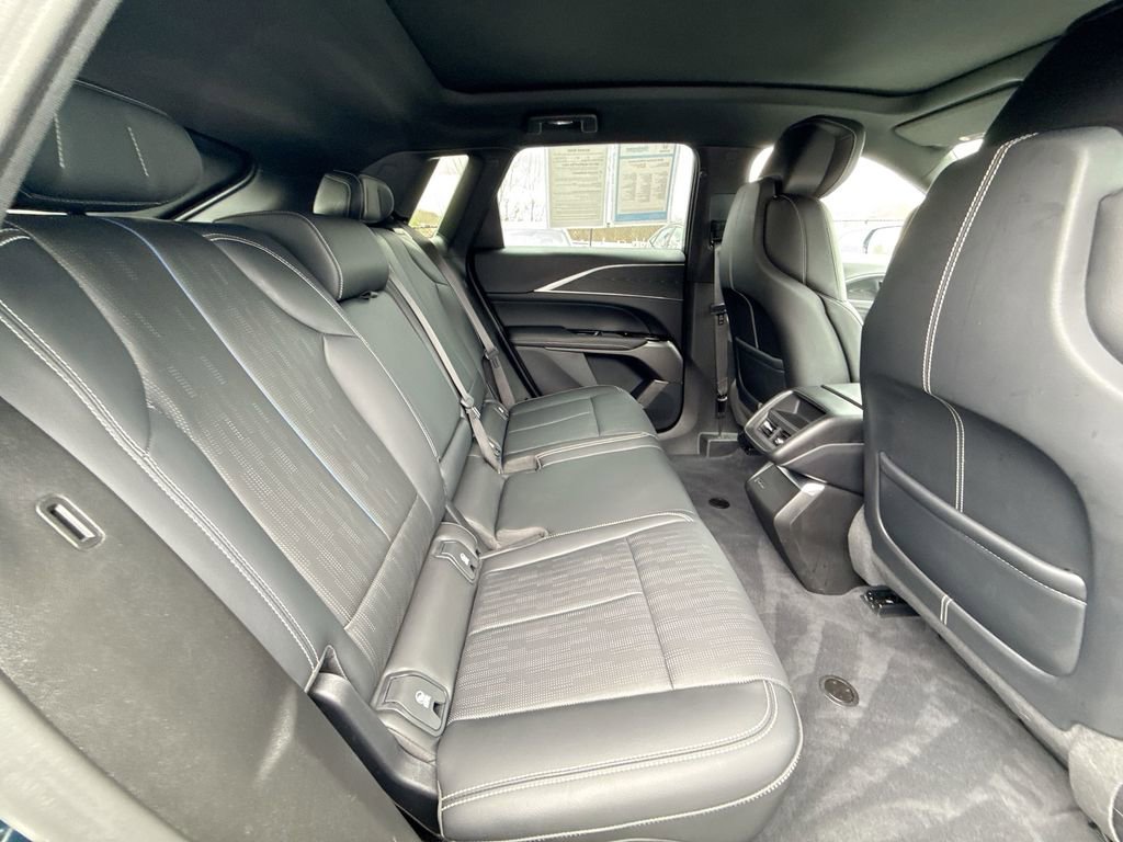 Used 2024 Cadillac Lyriq Luxury image 23