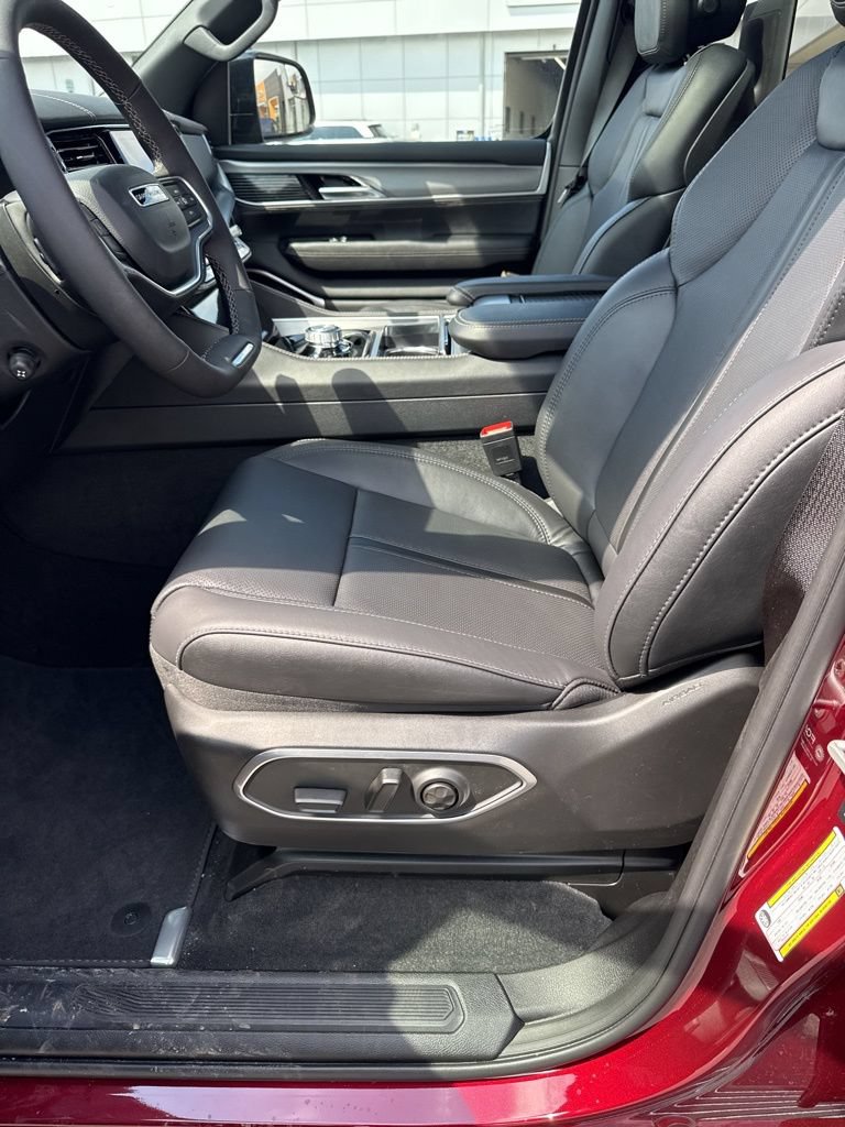 New 2026 Jeep Grand Wagoneer L Limited AWD/4WD image 9