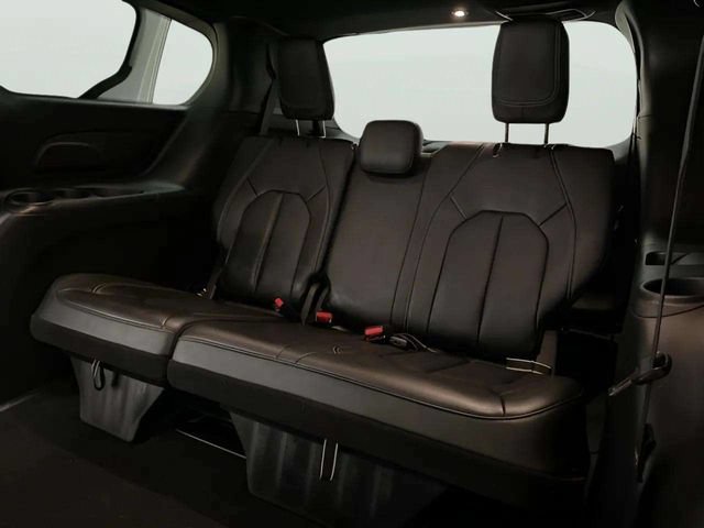Used 2025 Chrysler Pacifica Select FWD image 67