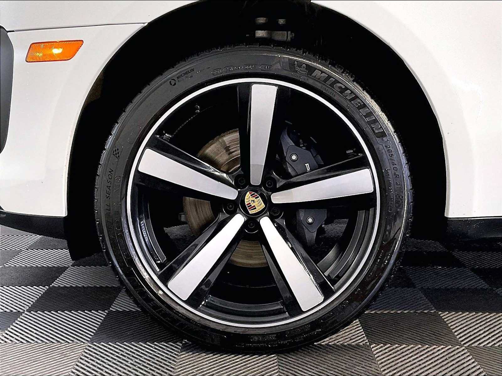 Certified 2023 Porsche Macan AWD/4WD image 11