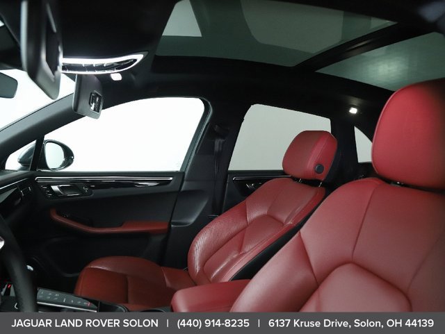 Used 2023 Porsche Macan AWD/4WD image 18