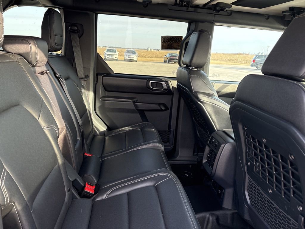 Used 2025 Ford Bronco Badlands image 15