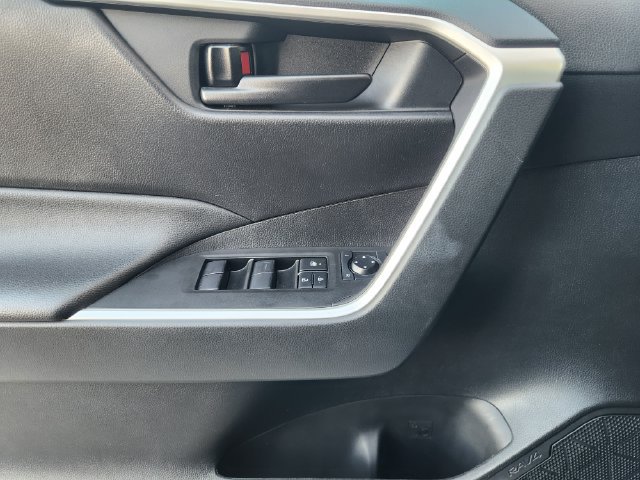 Used 2025 Toyota RAV4 LE FWD image 20