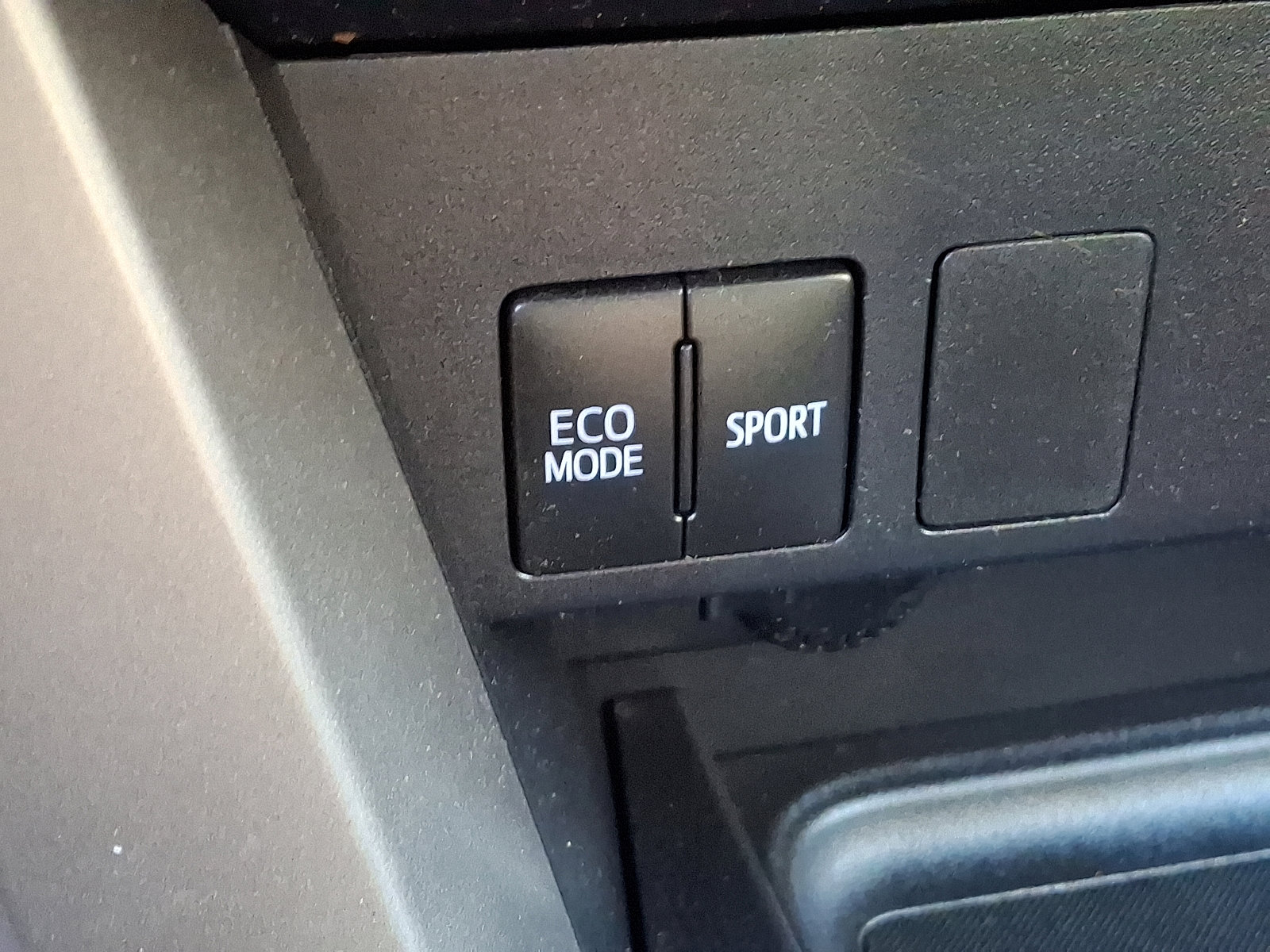 Used 2017 Toyota RAV4 LE image 24