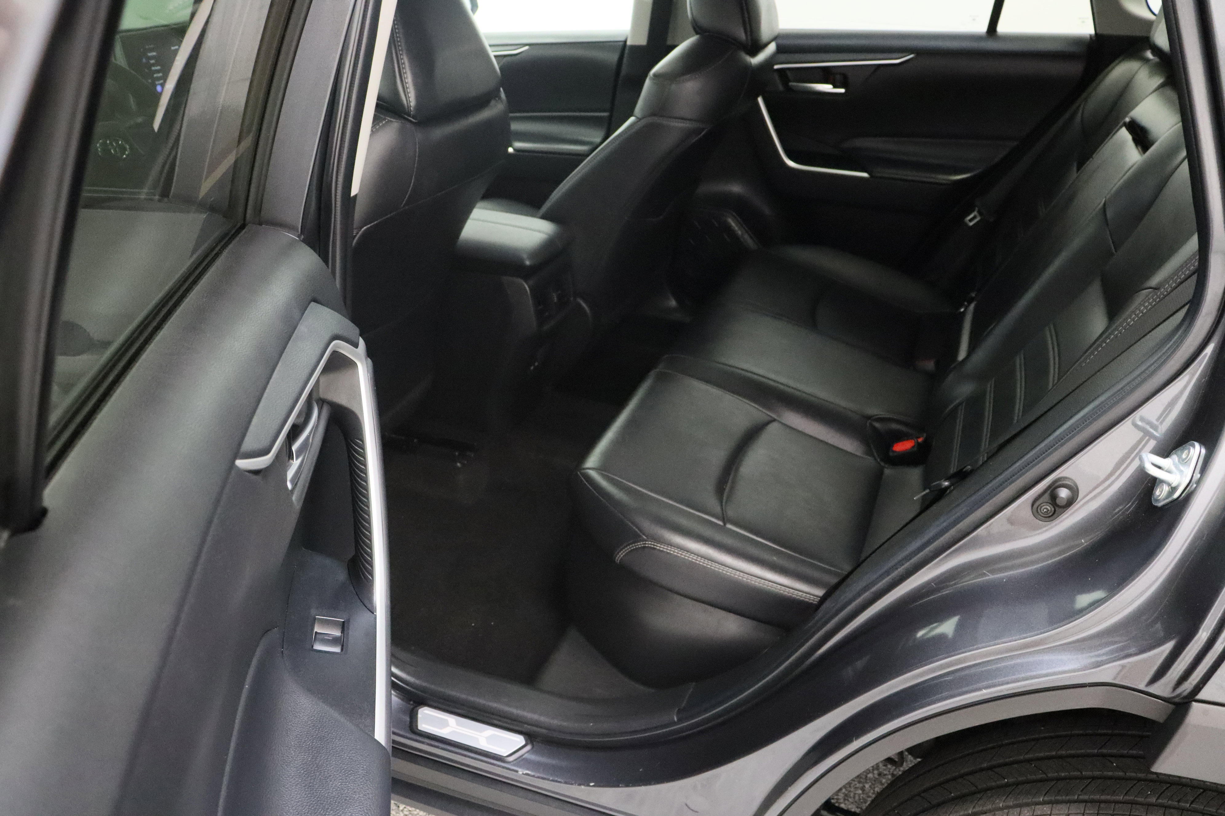 Used 2023 Toyota RAV4 XLE Premium AWD/4WD image 29