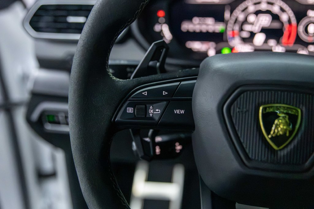 Used 2023 Lamborghini Urus Performante AWD/4WD image 48