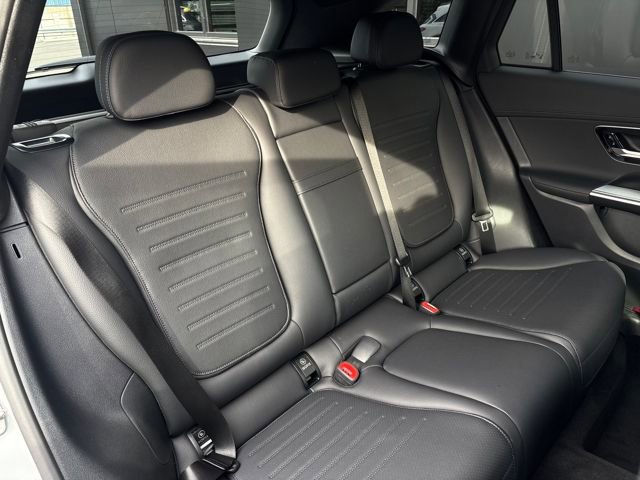 Used 2025 Mercedes-Benz GLC 300 4MATIC image 44