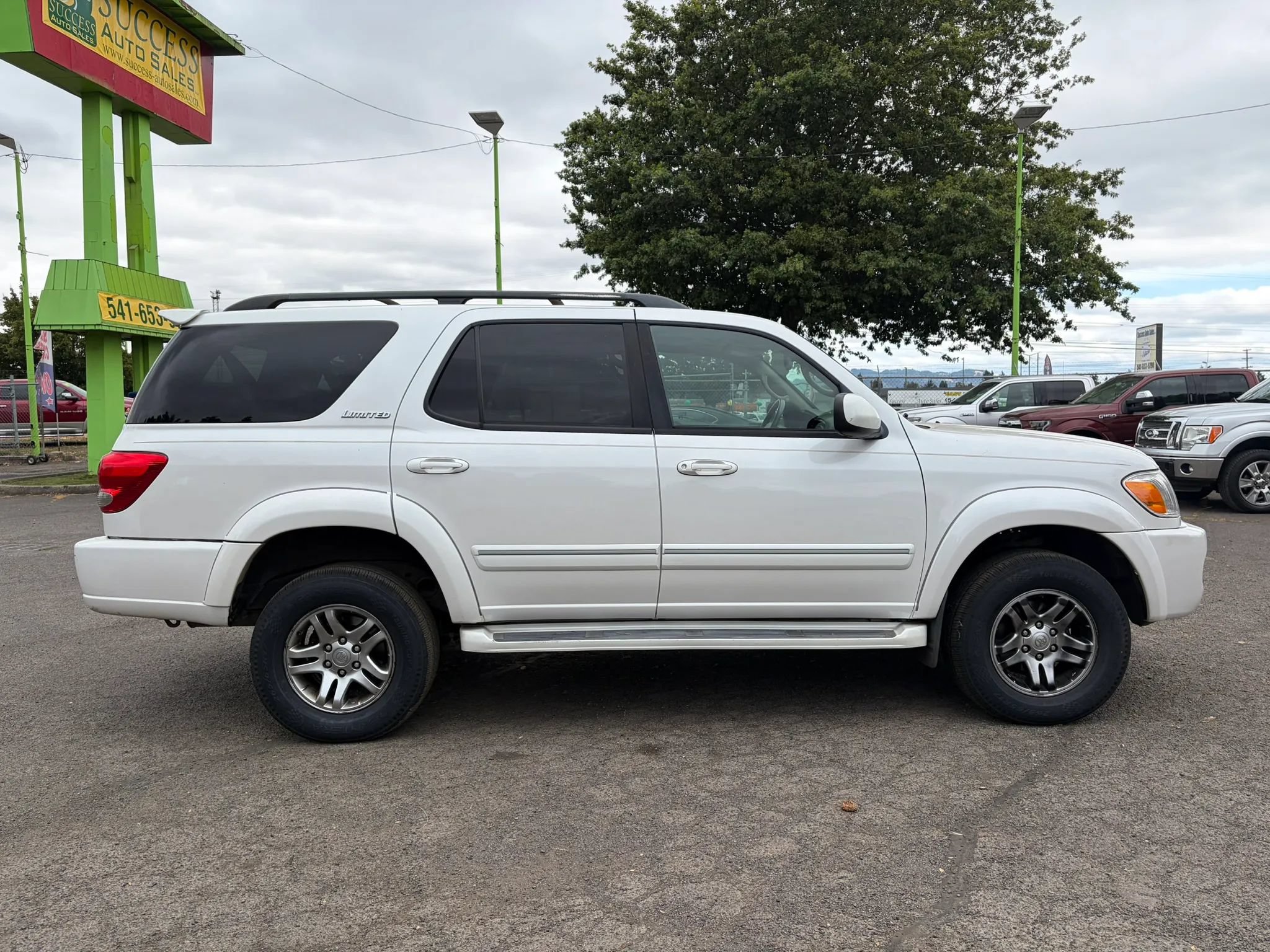 Used 2006 Toyota Sequoia Limited AWD/4WD image 2