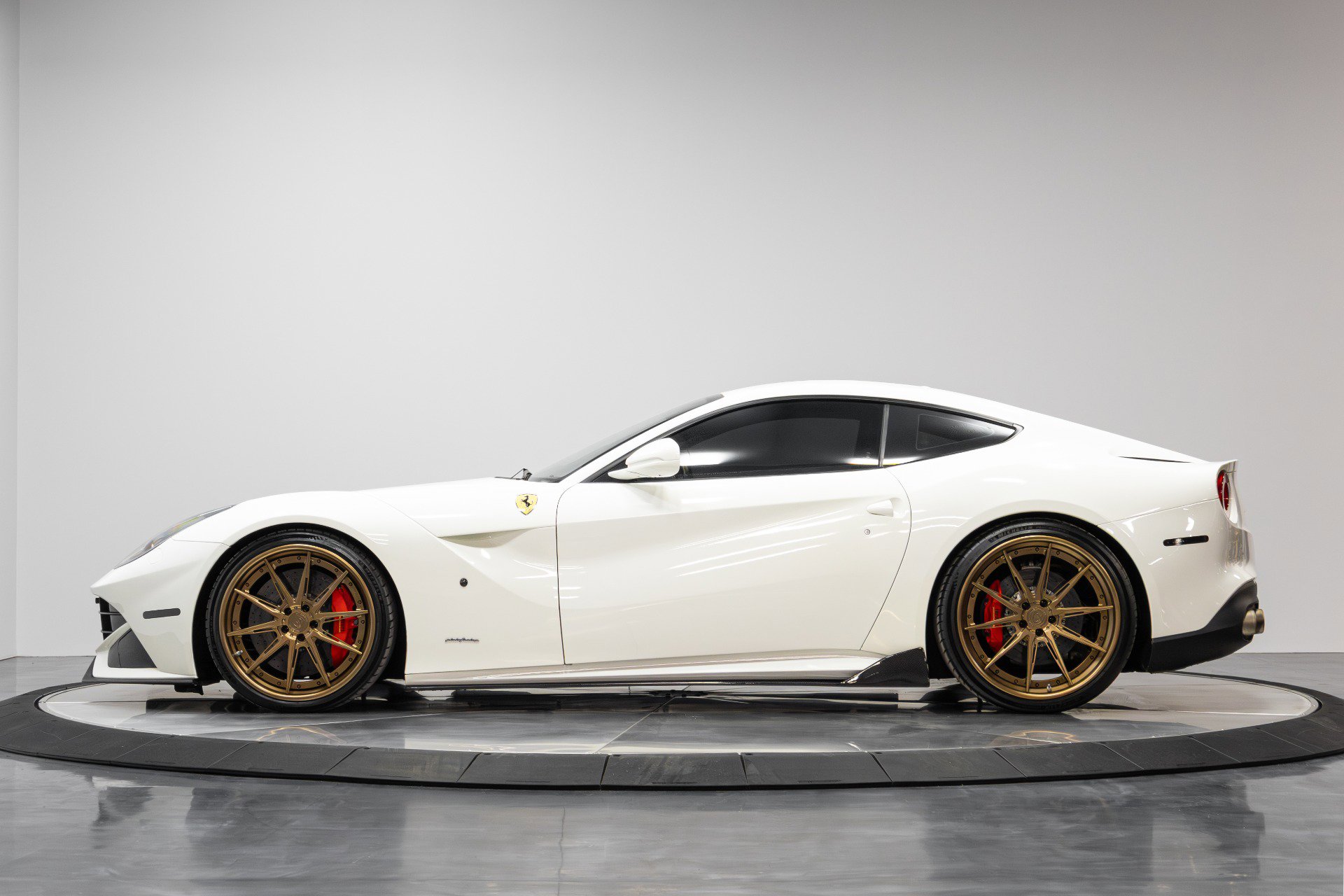 Used 2014 Ferrari F12 Berlinetta image 30