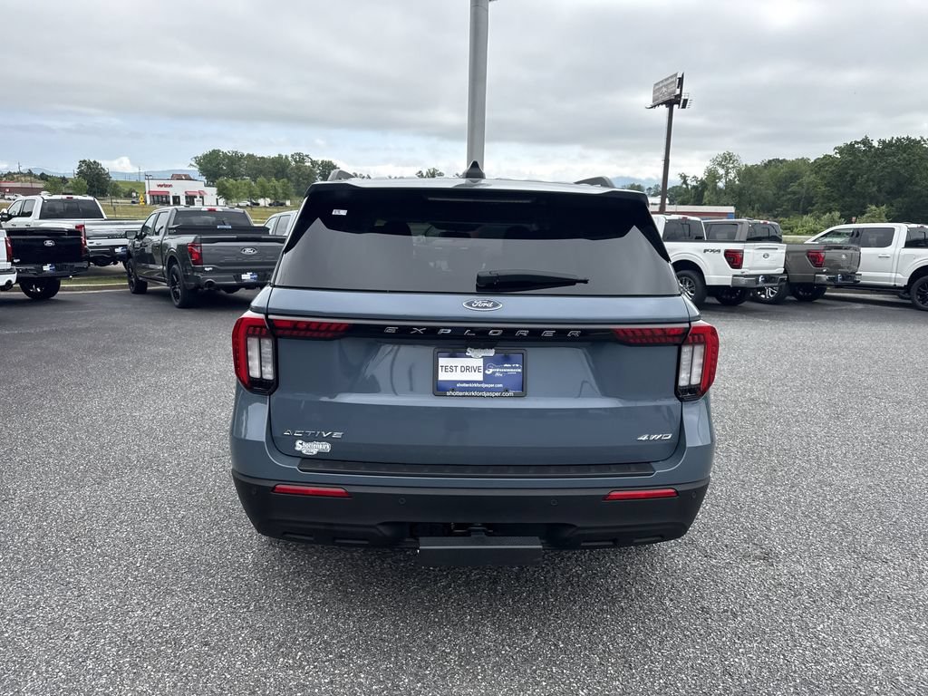 Used 2025 Ford Explorer Active AWD/4WD image 6
