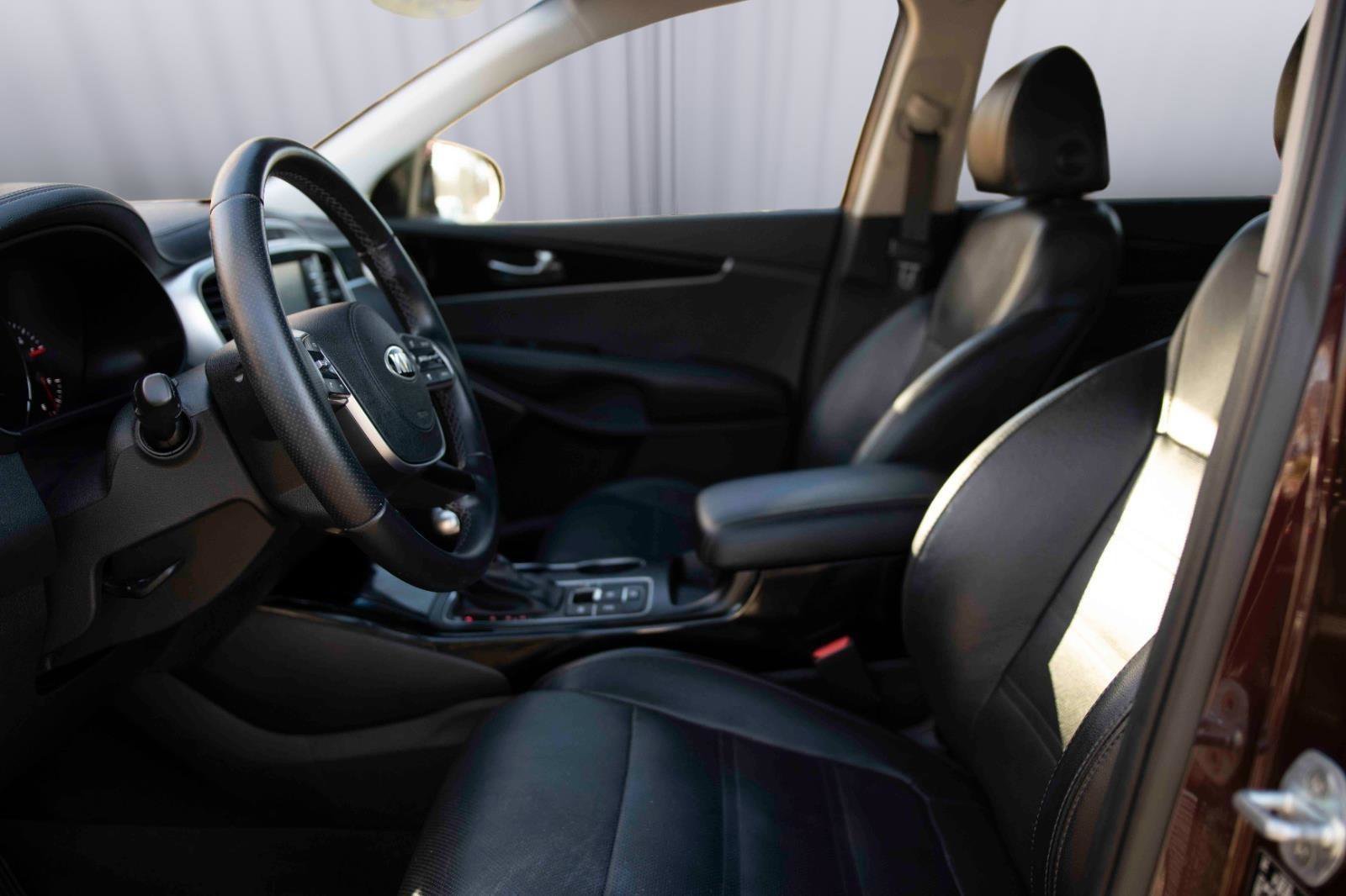 Used 2019 Kia Sorento SX image 2