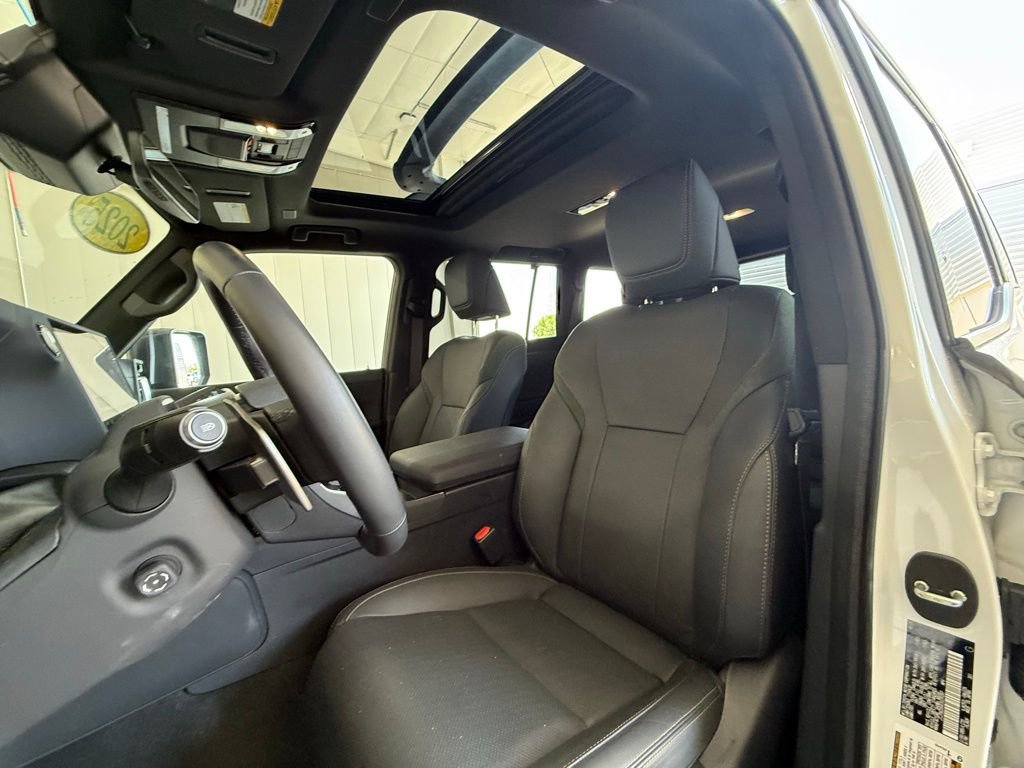 Used 2025 Lexus GX 550 w/ Accessory Package (32) AWD/4WD image 4