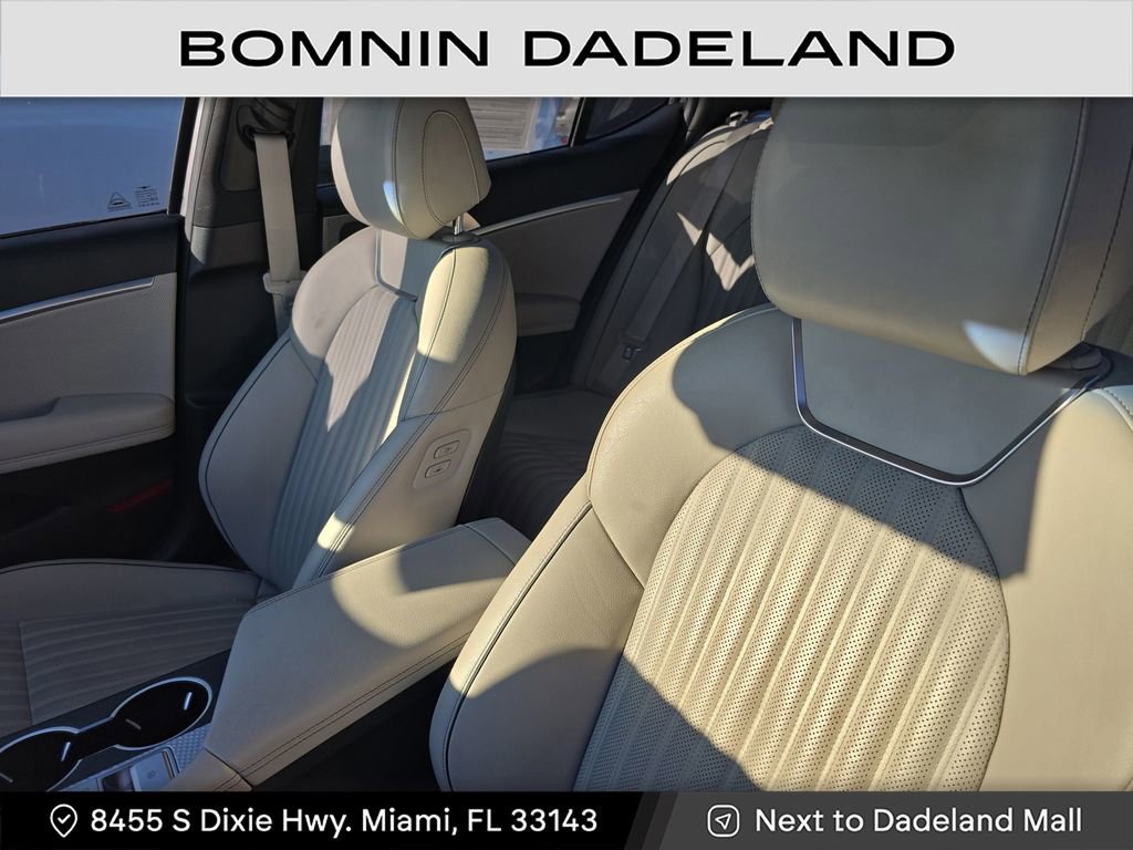 Used 2023 Genesis G70 3.3T w/ Sport Advanced Package image 13