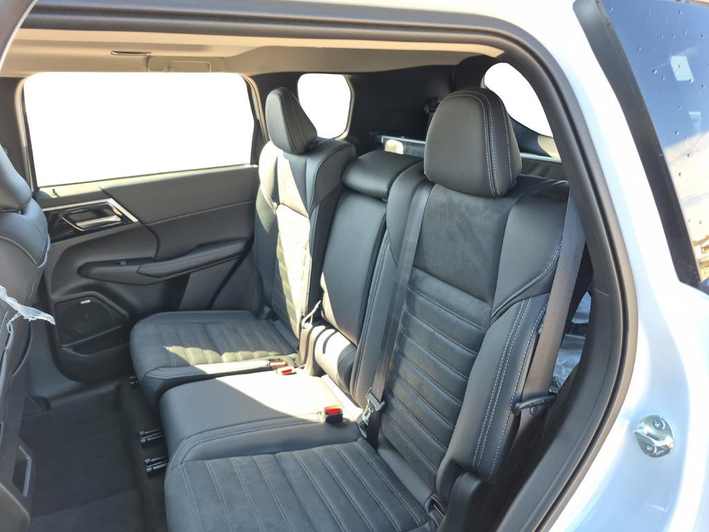 New 2026 Mitsubishi Outlander AWD image 27