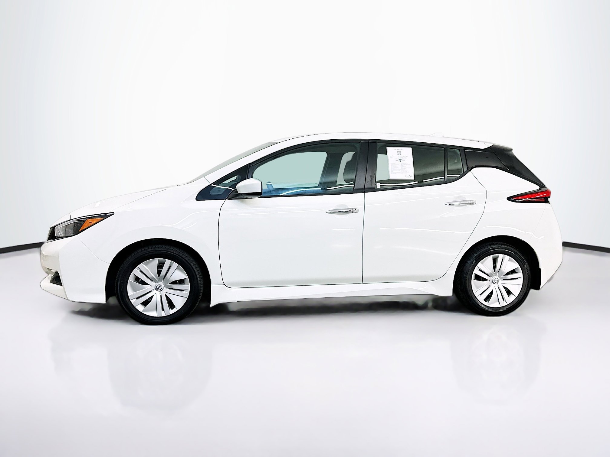 Used 2025 Nissan Leaf S image 4