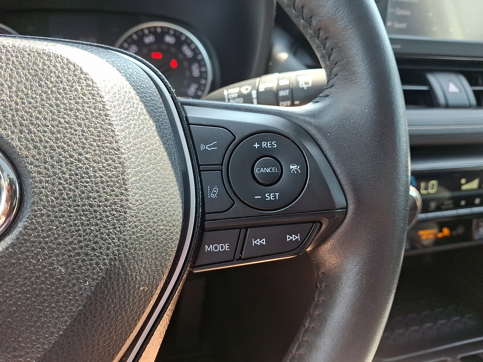 Used 2021 Toyota RAV4 XLE w/ Convenience Package AWD/4WD image 21