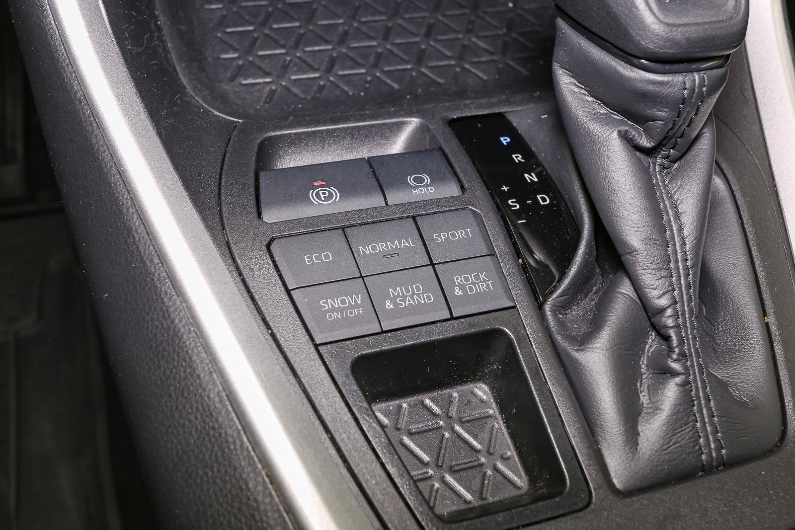 Certified 2025 Toyota RAV4 XLE AWD/4WD image 32