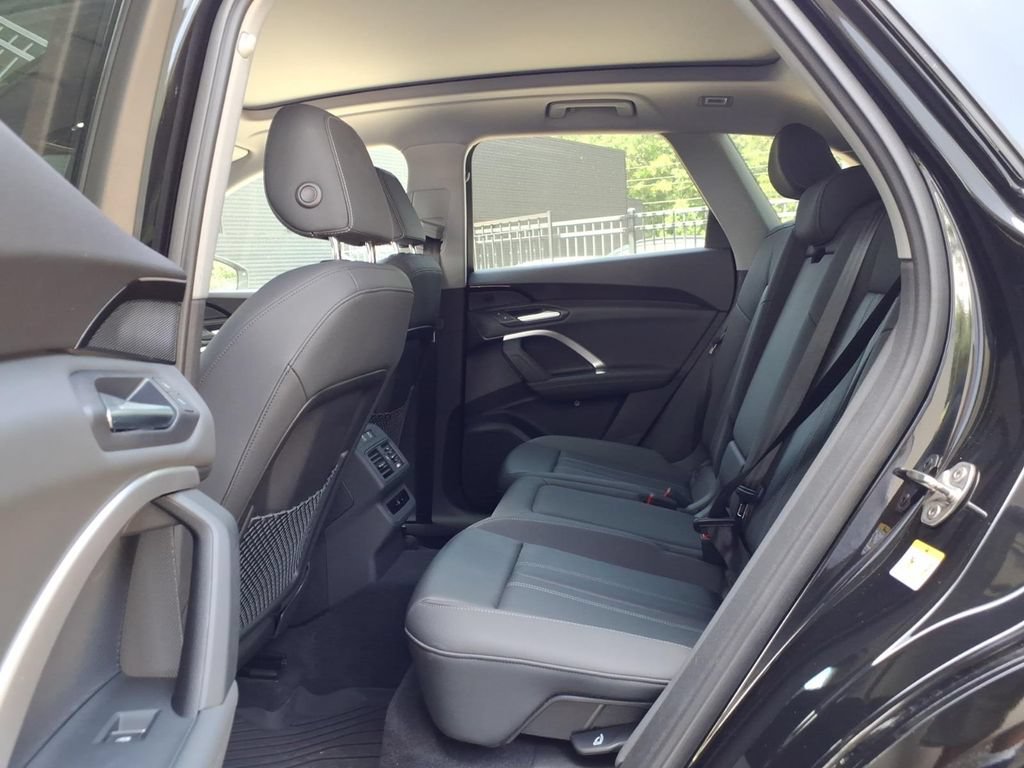 Used 2025 Audi Q5 Premium w/ Convenience Package AWD/4WD image 21