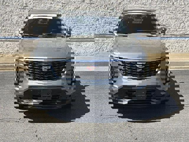 Used 2025 Cadillac XT4 Premium Luxury FWD image 2
