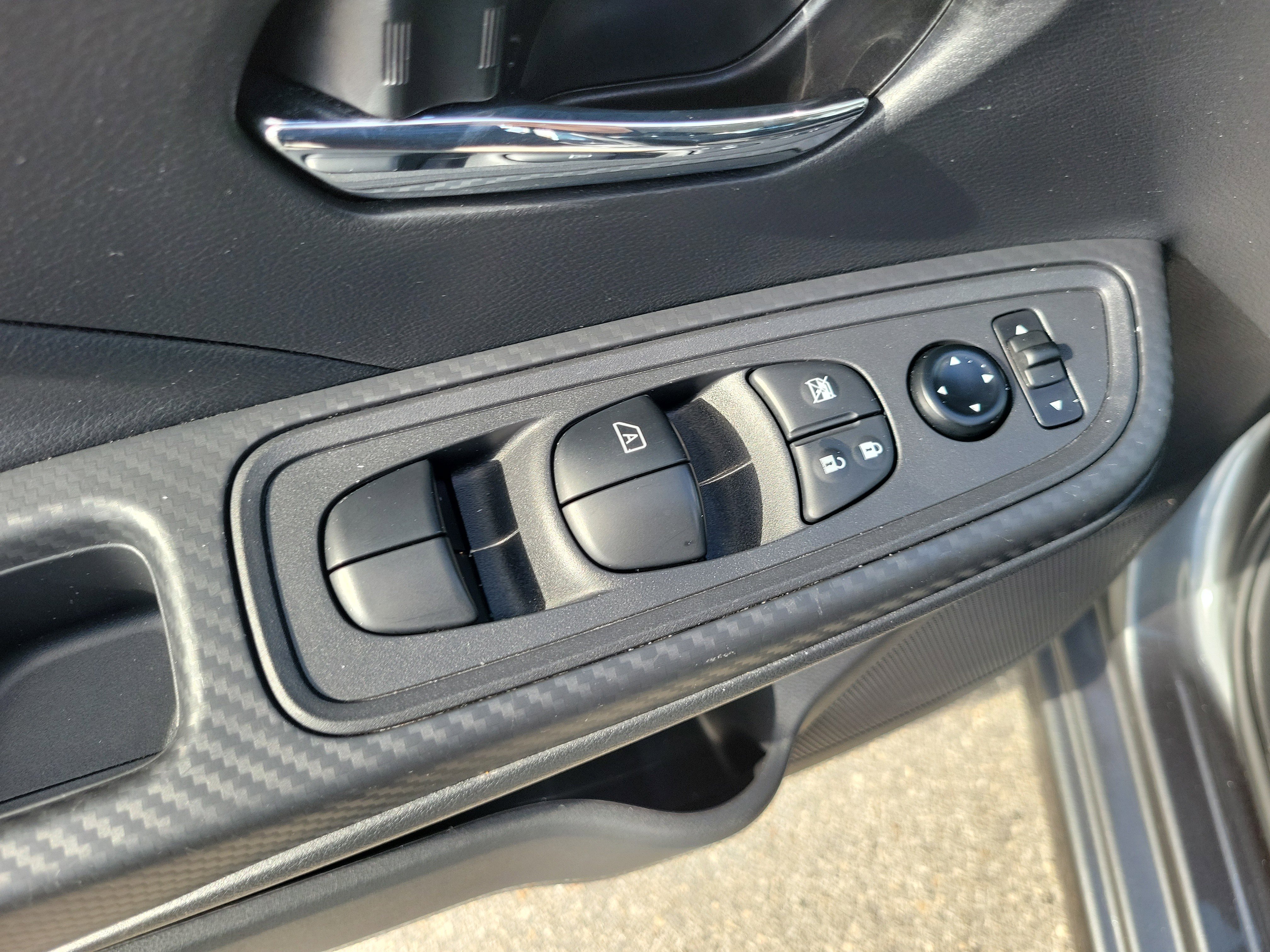 Used 2025 Nissan Versa SV image 23