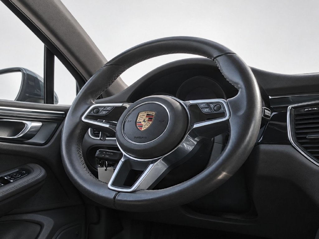 Used 2018 Porsche Macan AWD/4WD image 28
