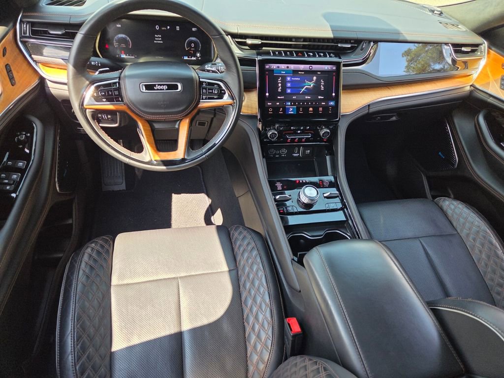 Used 2024 Jeep Grand Cherokee L Summit AWD/4WD image 10