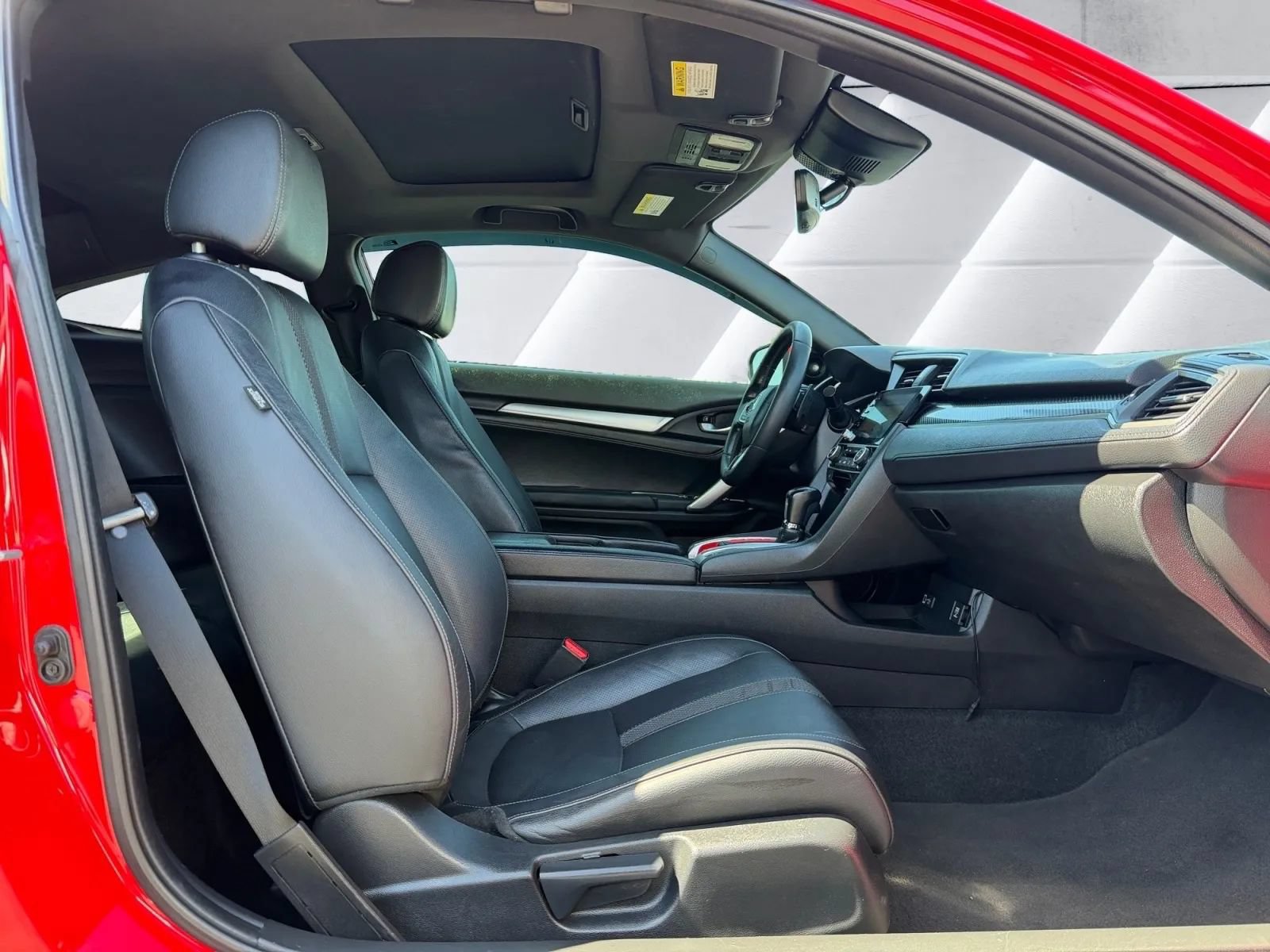 Used 2019 Honda Civic Touring image 18