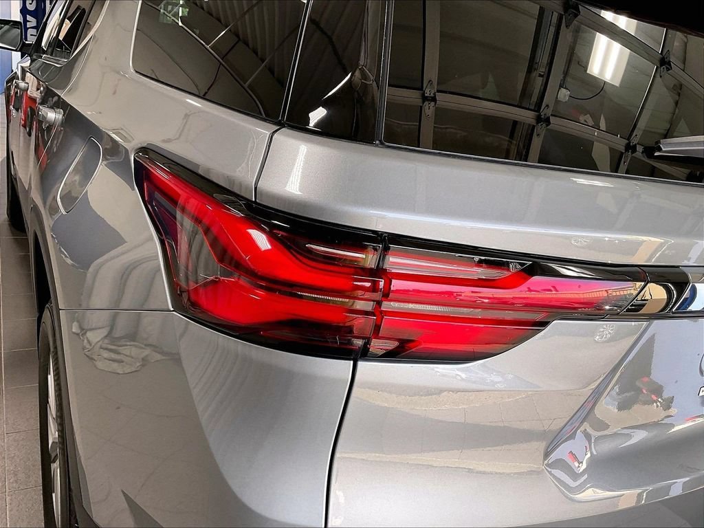 Used 2023 Chevrolet Traverse LT w/ Rear Camera Mirror Package AWD/4WD image 34