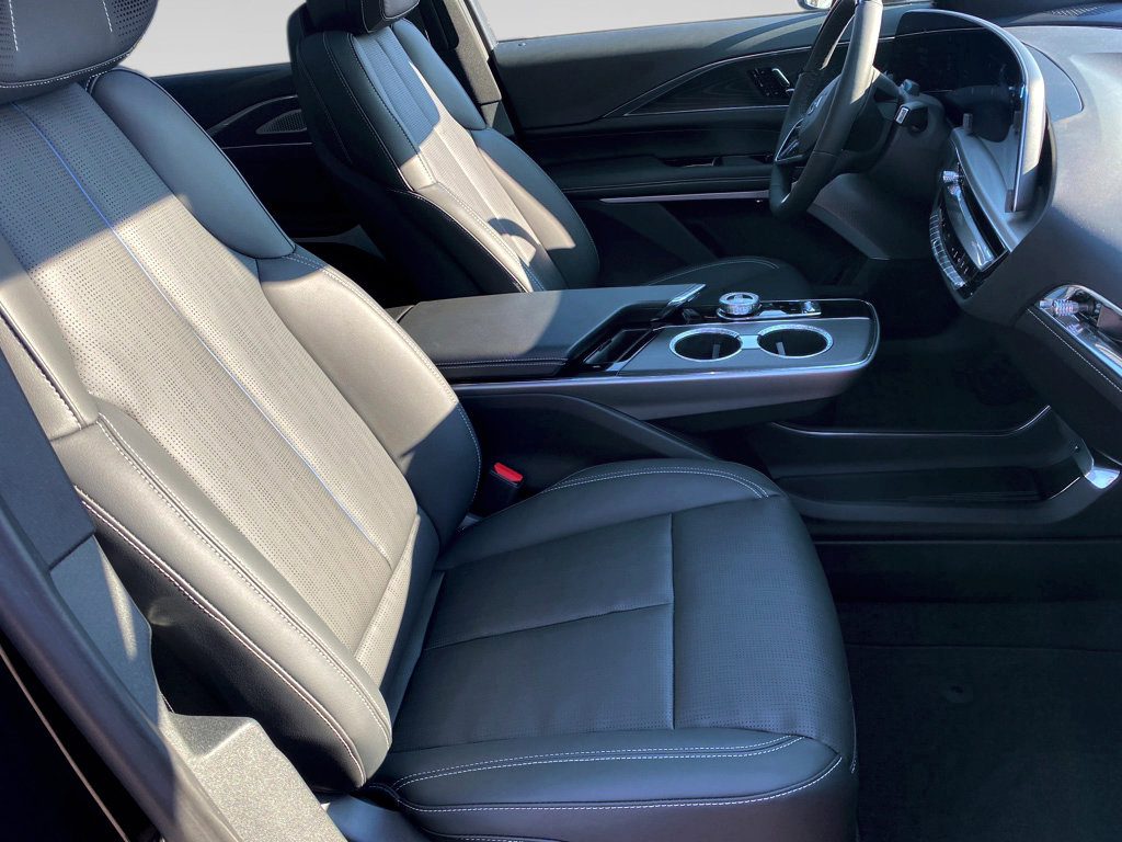 New 2024 Cadillac Lyriq Luxury image 22