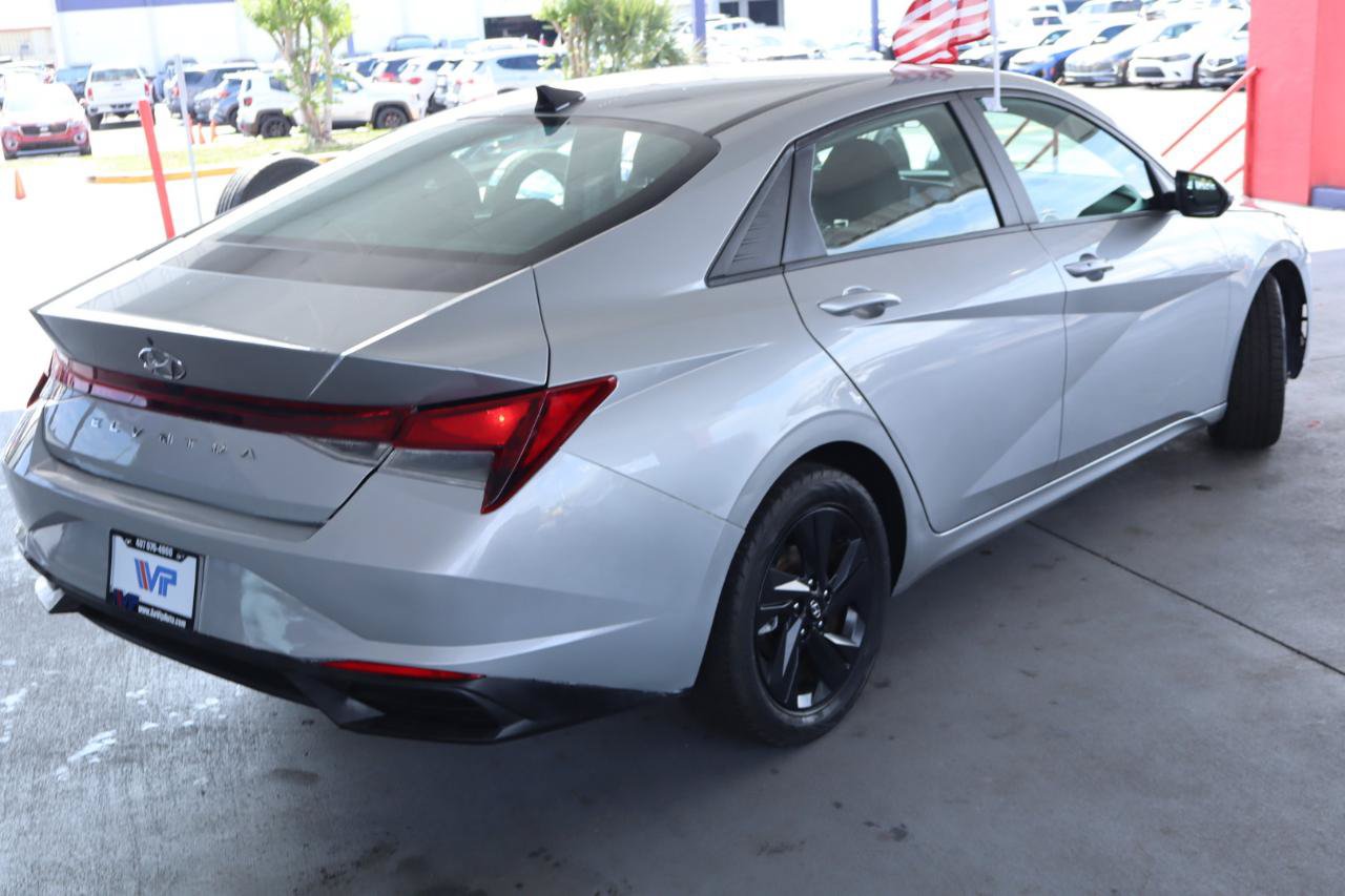 Used 2023 Hyundai Elantra SEL w/ Cargo Package FWD image 5