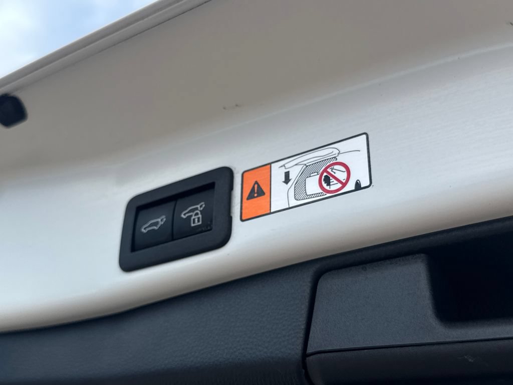 Used 2026 Toyota RAV4 XLE Premium AWD/4WD image 8