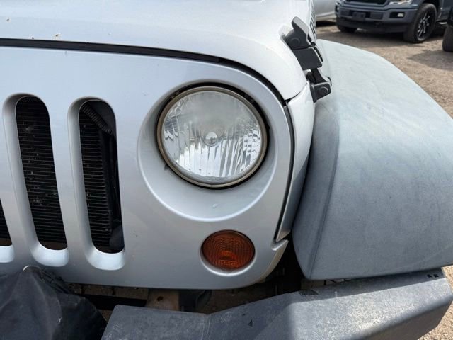 Used 2010 Jeep Wrangler Unlimited Rubicon w/ Trailer Tow Group AWD/4WD image 9