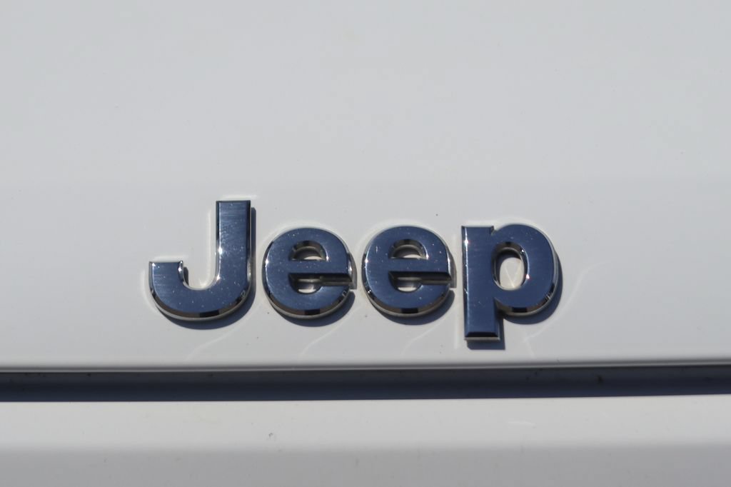 Used 2016 Jeep Patriot Latitude w/ Sun/Sound Group FWD image 41
