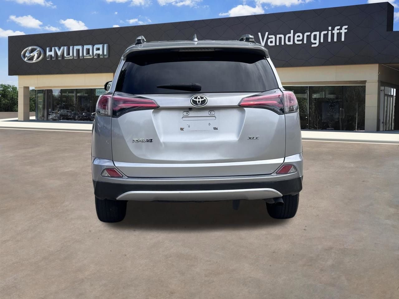 Used 2016 Toyota RAV4 XLE FWD image 9
