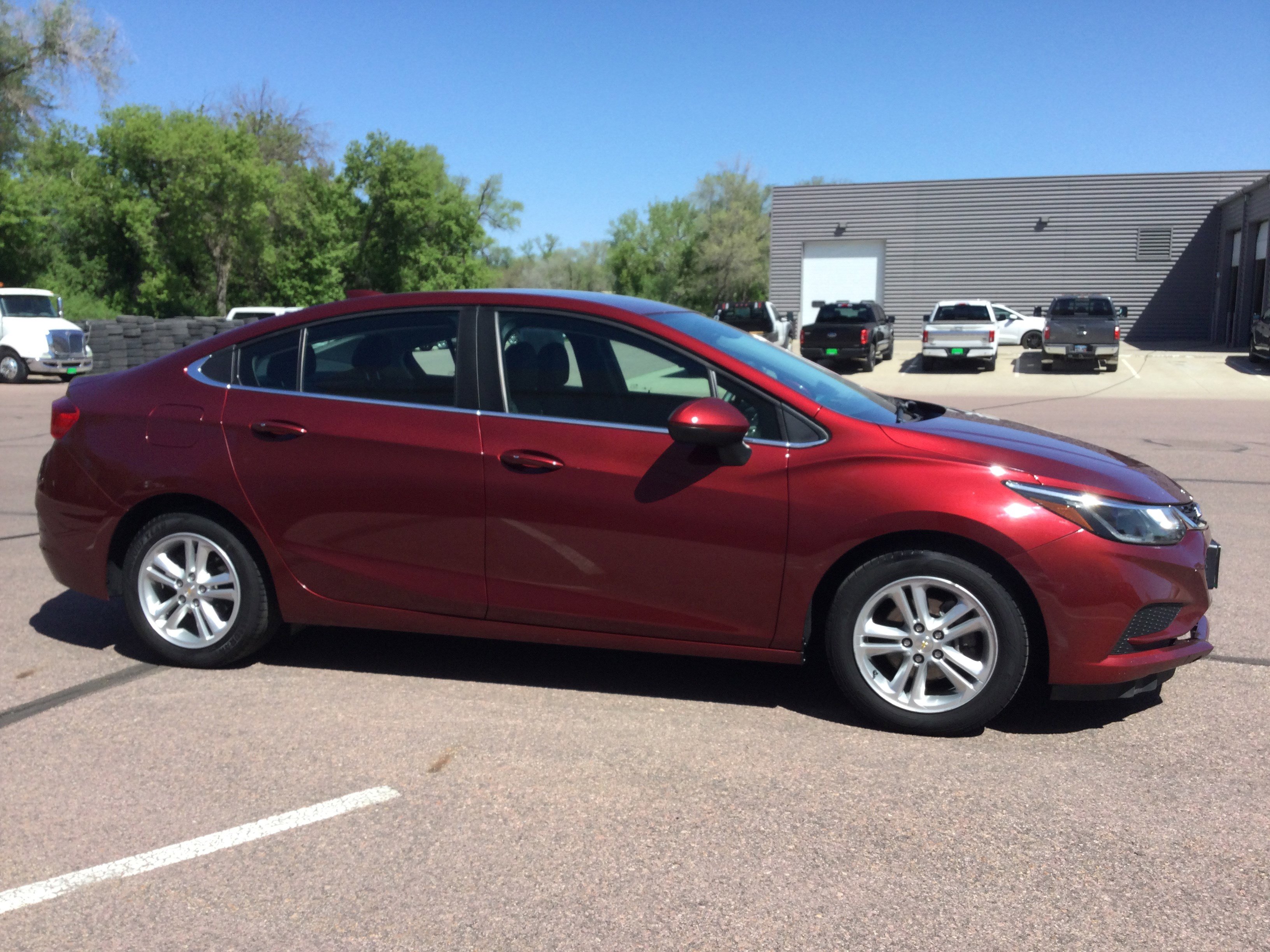 Used 2016 Chevrolet Cruze LT w/ Convenience Package FWD image 3
