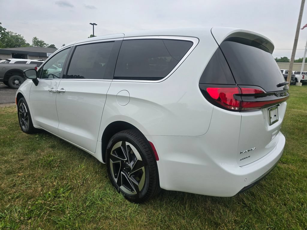 New 2027 Chrysler Pacifica Limited AWD/4WD image 5