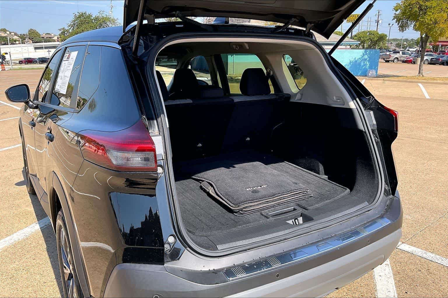 Used 2023 Nissan Rogue SV FWD image 17