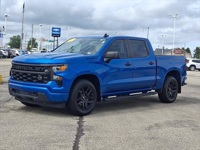 Used 2022 Chevrolet Silverado 1500 Custom w/ LPO, Dark Essentials Package RWD image 4