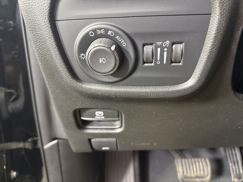 Used 2023 Jeep Grand Cherokee Limited AWD/4WD image 20